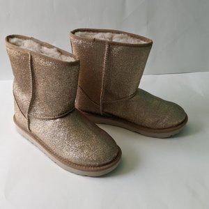 Ugg kids size 4 BNWOB